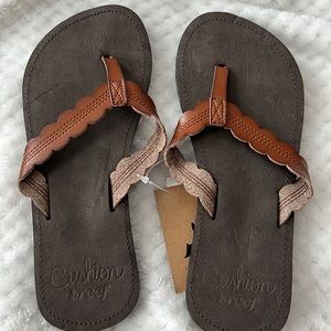 Reef Cushion Celine ~ Brown ~ Size 6 ~ NWT